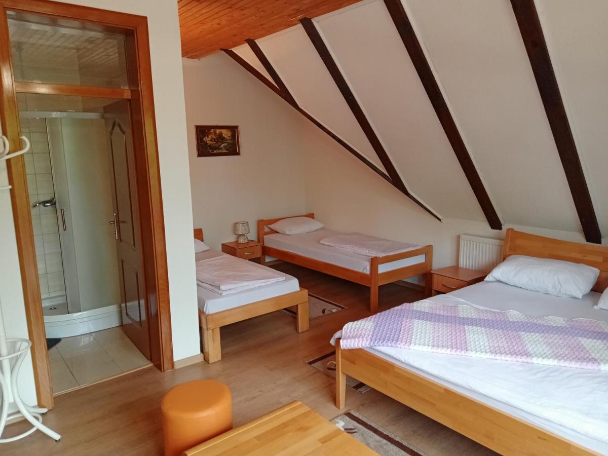 Prenociste/Restoran Lovac Hotel Bihać Eksteriør billede