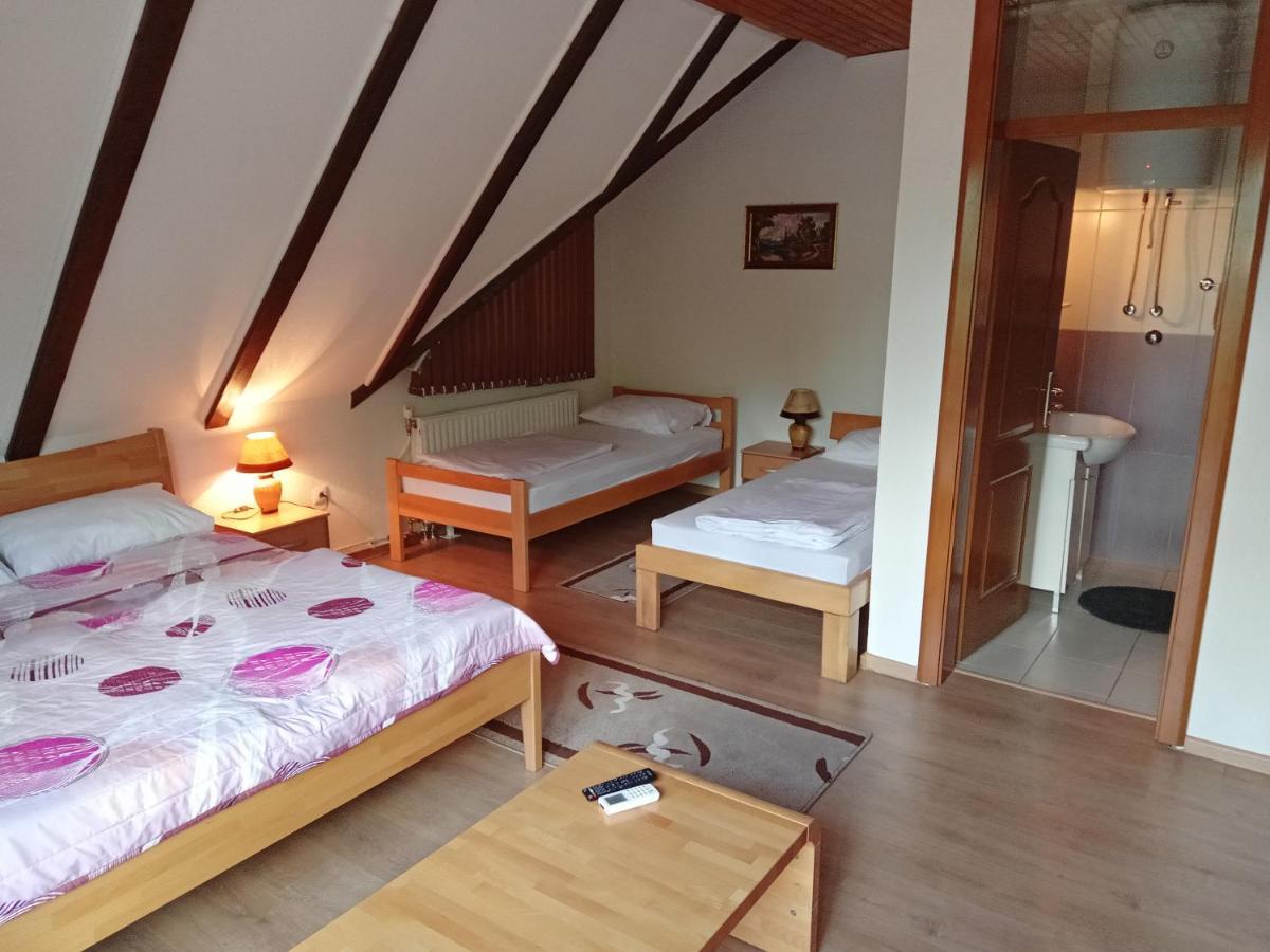 Prenociste/Restoran Lovac Hotel Bihać Eksteriør billede
