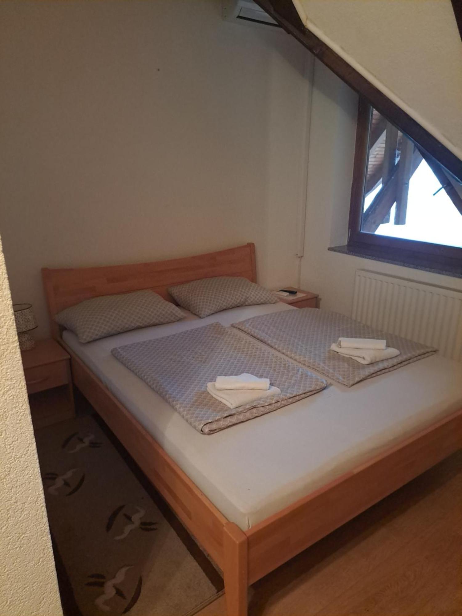 Prenociste/Restoran Lovac Hotel Bihać Eksteriør billede